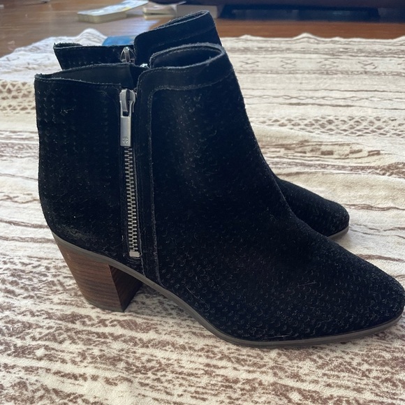 Lucky Brand perforated genuine leather lp-Petre wooden block heel booties sz 8.5 - Picture 2 of 11